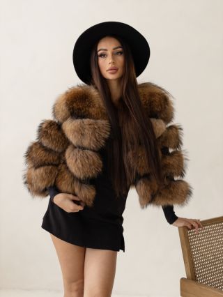 Kožich Raccoon Tweed Krásný kožich s tvídovým prošitím, dostupný na webu.🤎