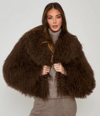 Mongolian Fur🤎 Tento kožich je naší novinkou, vyrábí se z ostříhané srsti oveček.