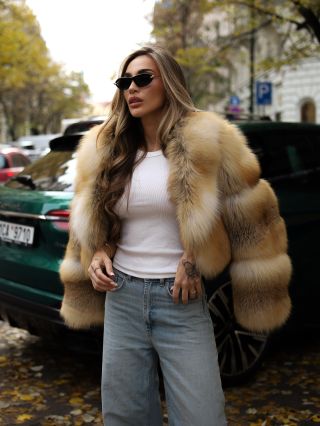 GOLDEN FOX Náš nejluxusnější kožich z polární lišky, který vás zahřeje v chladných dnech a nebudete muset vymýšlet žádný...