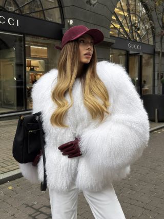 White Mongolian fur🤍 Naše velká novinka , již brzy na webu✨